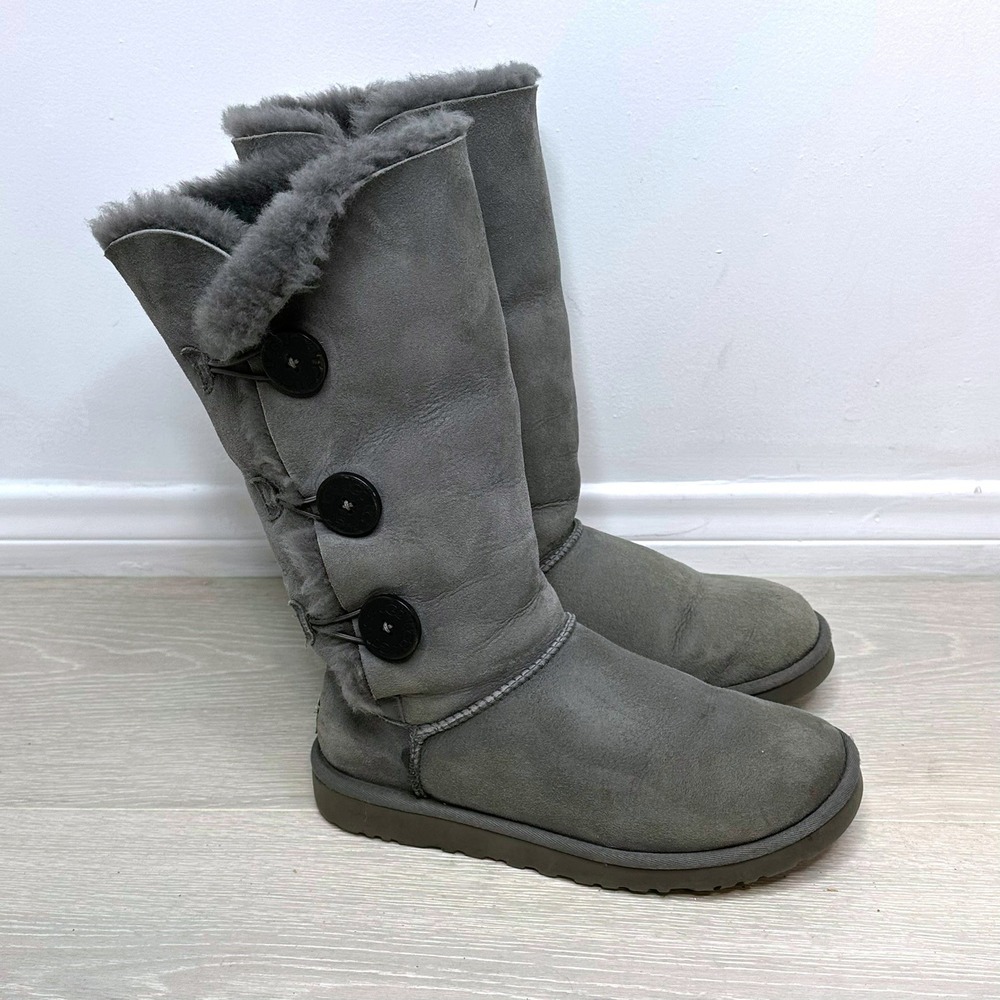 UGG Bailey Button Triplet Boots Womens 9 Grey Sheepskin Suede Winter Tall